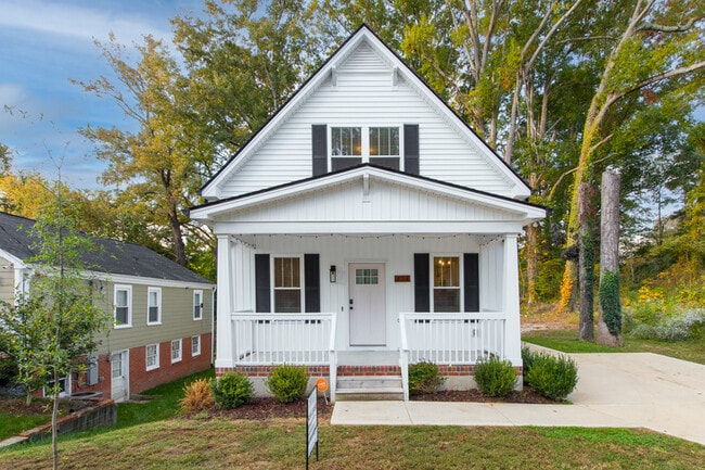 Building Photo - 424 Red Oak Ave