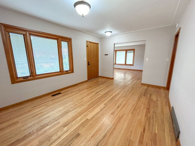 Building Photo - 1550 Corina Dr SE