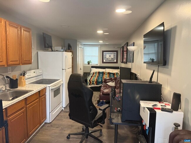 Building Photo - 165 Madison Ln