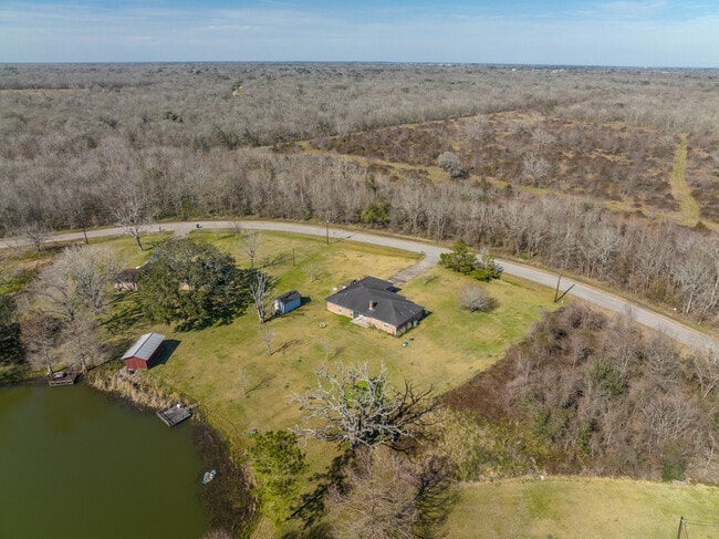 Building Photo - 140 Lakewood Dr