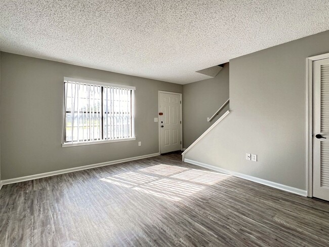 Building Photo - Two-Bedroom End Unit Townhome