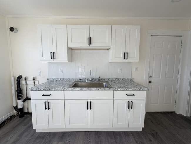 Building Photo - 574 W Main St