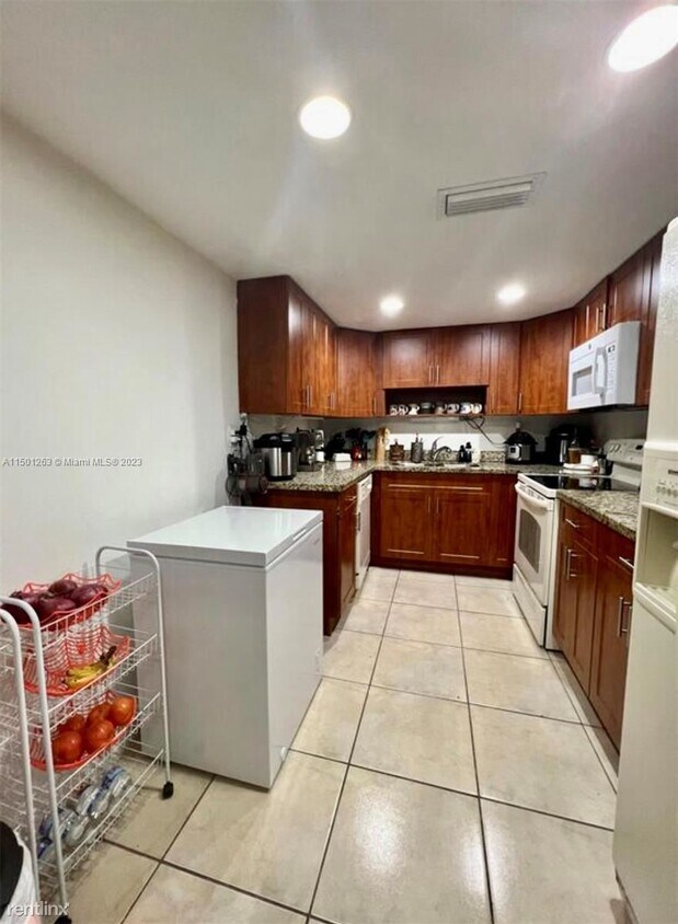 Primary Photo - 3 br, 2 bath House - 14250 SW 62nd St Apt 201