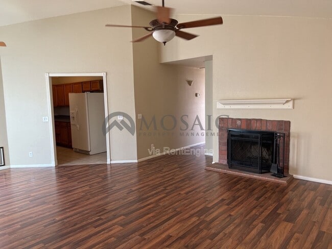 Building Photo - 921 S Val Vista Dr