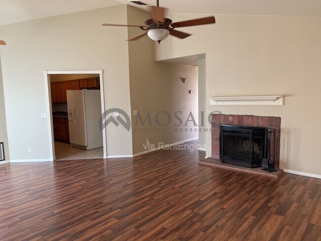 Foto del edificio - 921 S Val Vista Dr