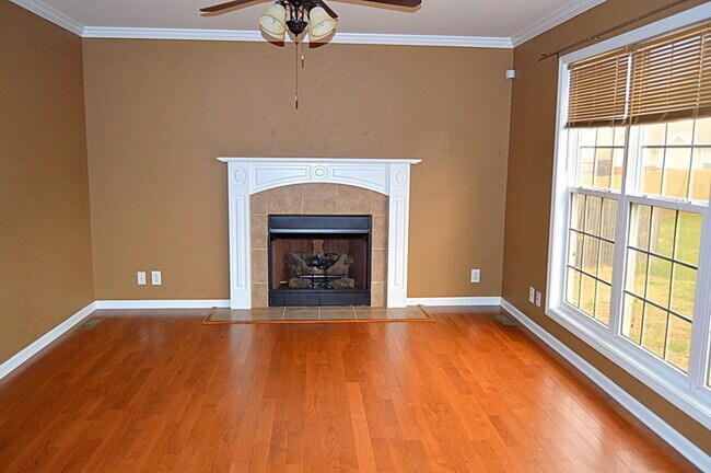 Foto del edificio - Three Bedroom with Bonus Room in Arbour Green South!