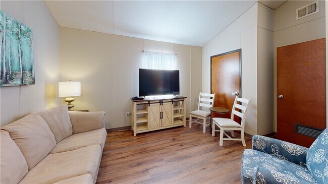Foto del edificio - 5585 Straub Rd
