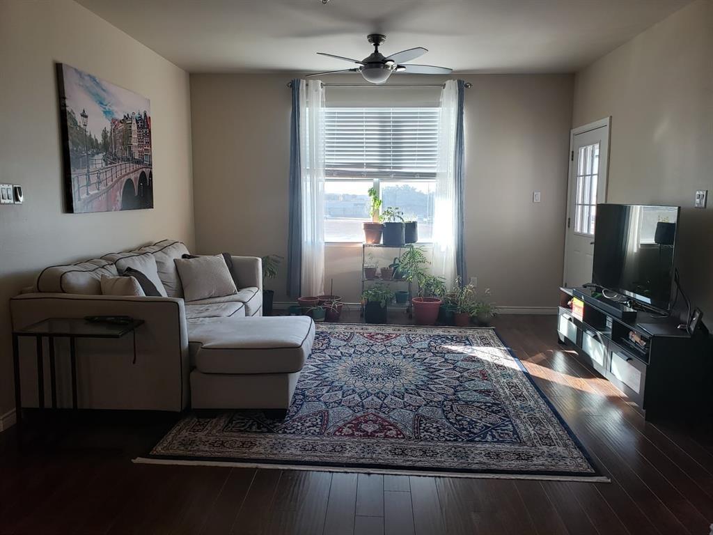Foto principal - 1100 W Trinity Mills Rd