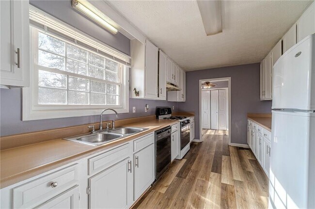 Foto del edificio - 3101 Brooks Dr