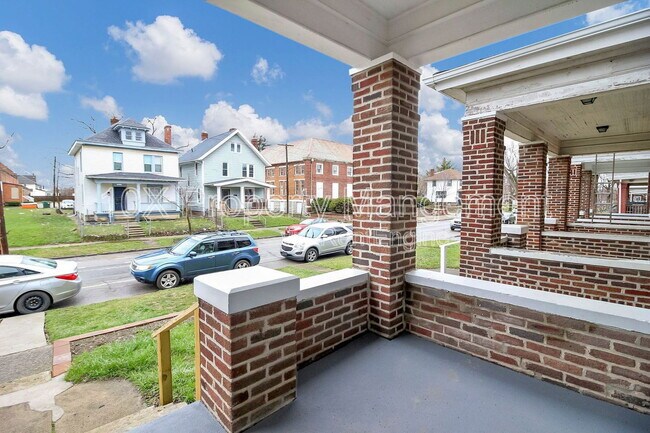 Building Photo - 1032 S Ohio Ave