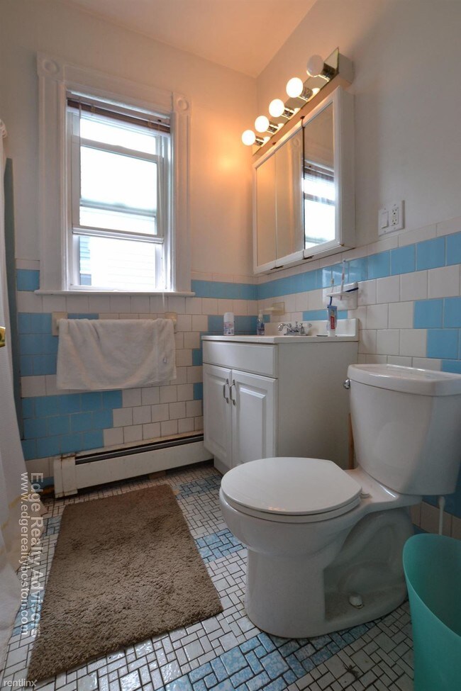 Building Photo - 589 Washington St