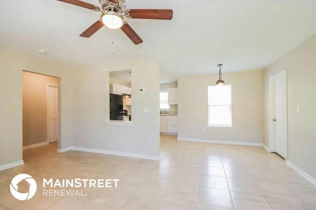 Building Photo - 8006 Lynette St