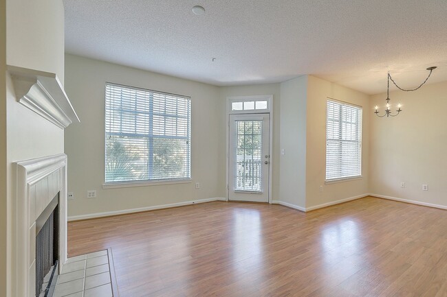 Building Photo - 1 bedroom unit in the Concord West of the ...