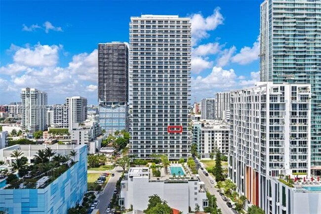 Foto del edificio - 600 NE 27th St