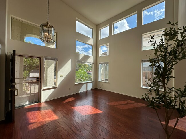 Building Photo - 2426 Carpinteria Dr
