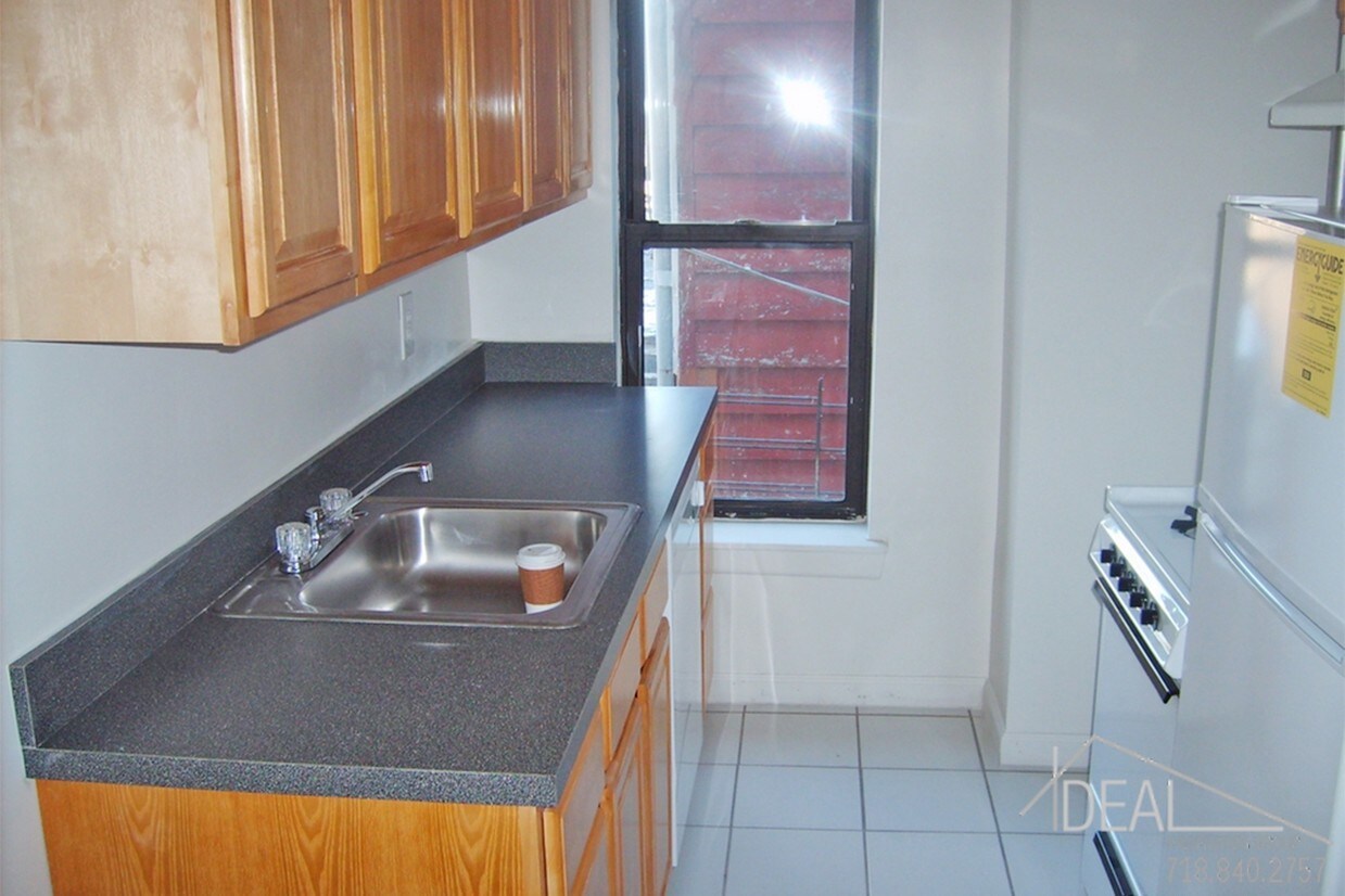 Building Photo - 38 Madison St