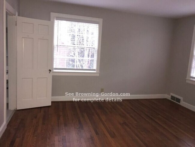 Building Photo - Hot Property in the 21st Avenue South area!