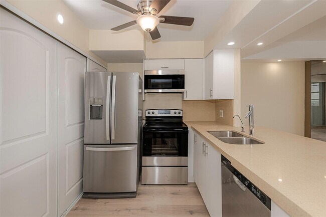 Building Photo - 1400 S Ocean Dr