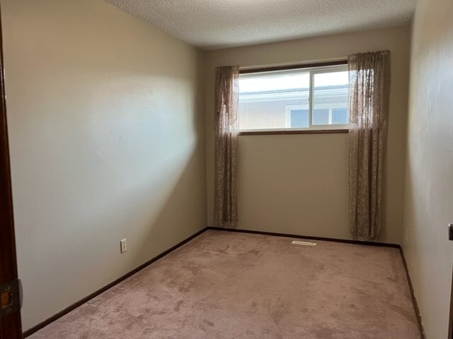 Building Photo - 3 Bed 1 Bath Unit in Olds, AB