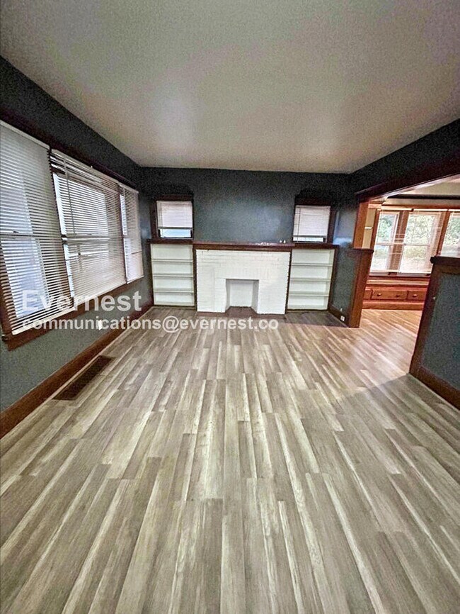 Foto del edificio - 12701 Benham Ave