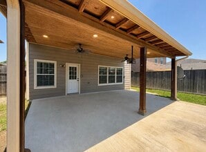 Building Photo - 910 Staffordale Manor Ln