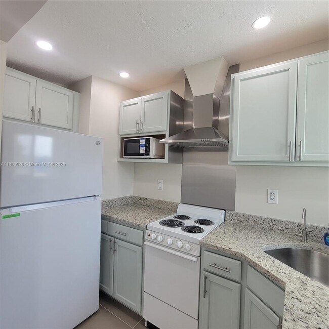 Foto del edificio - 1039 W 23rd St