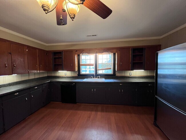 Foto del edificio - 23861 Marston Rd