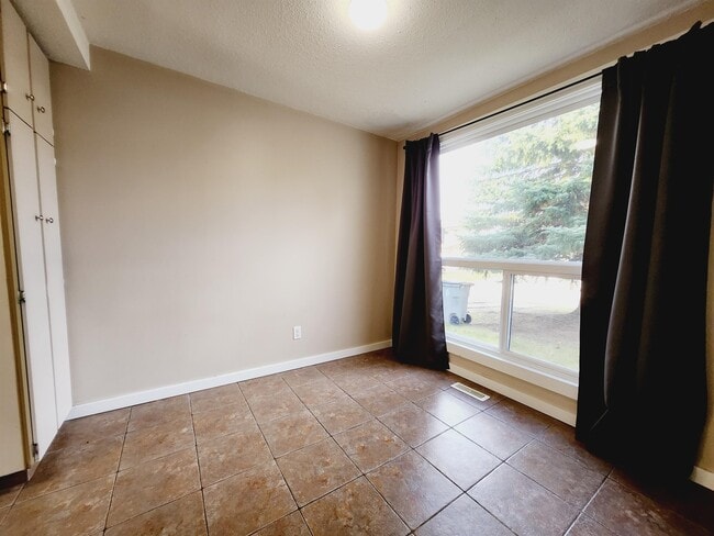 Building Photo - 237 Grandin Village