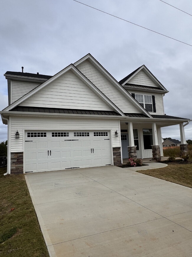 Building Photo - Inquire today on how to get FREE rent!