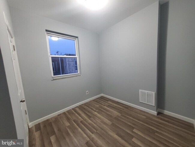 Building Photo - 2019 S Avondale St
