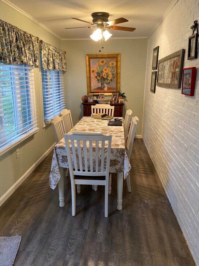 Building Photo - 161 Willow Ave