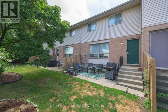 Photo du bâtiment - 126-126 Belmont Dr