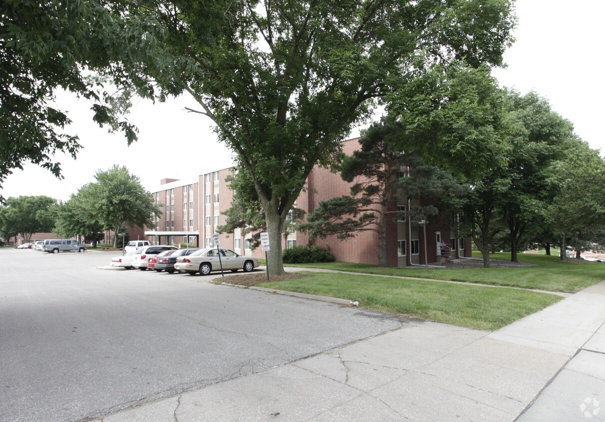 Primary Photo - 841 S 47th St