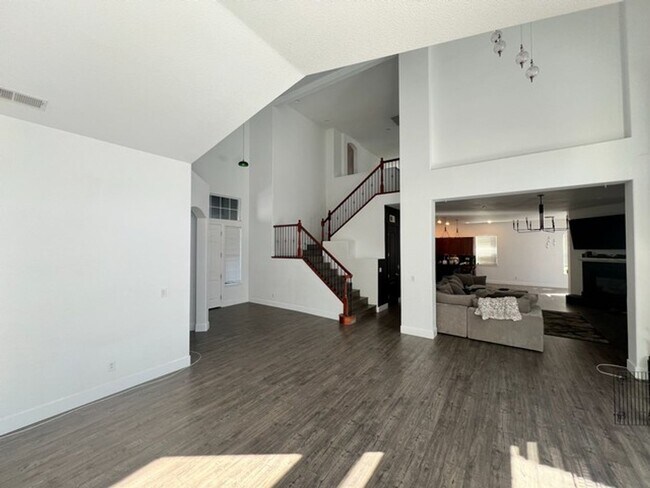 Building Photo - Spacious Four Bedroom Home off Veterans Parkway