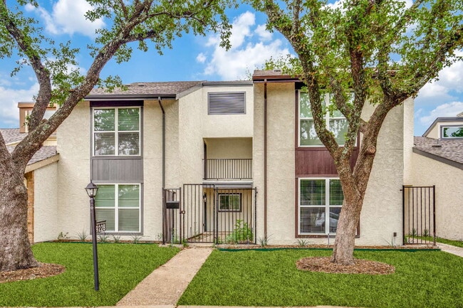 Foto del edificio - 9228 Flickering Shadow Dr