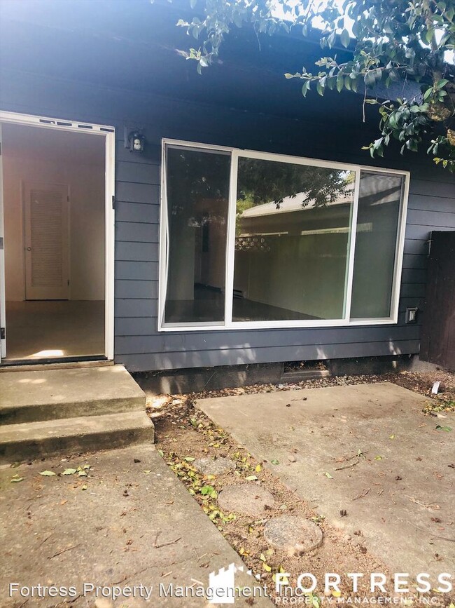 Building Photo - 4522-4624 SE 29th Ave
