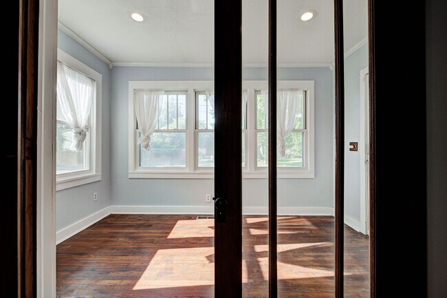Foto del edificio - 321 E Duffy St