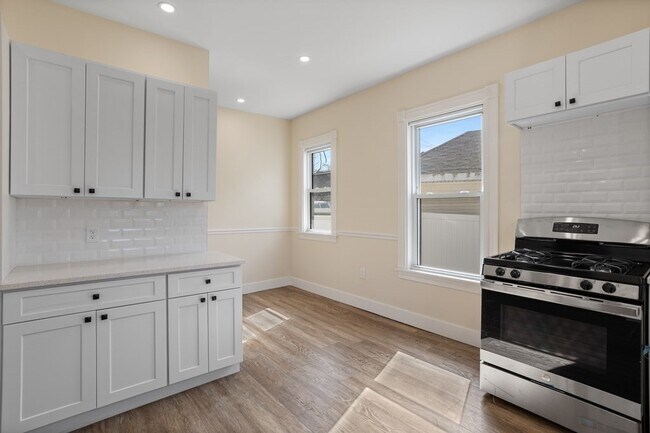 Building Photo - 324 Ashmont St