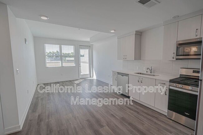 Foto del edificio - 26701 McBean Pkwy