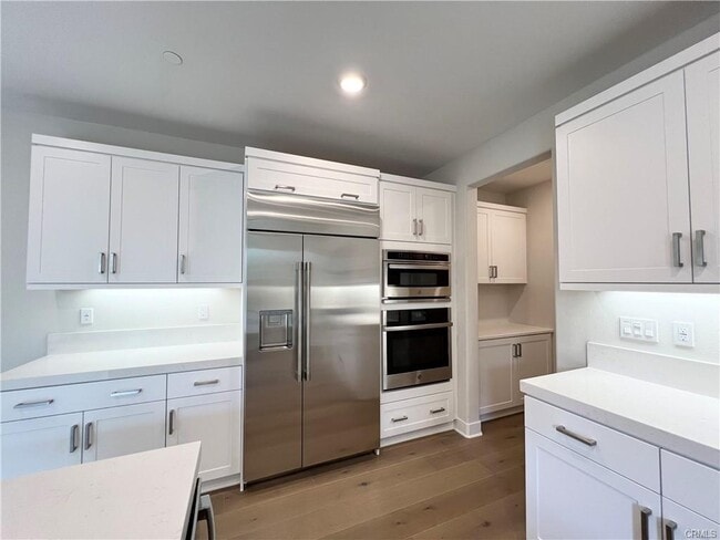 Building Photo - 108 Chorus