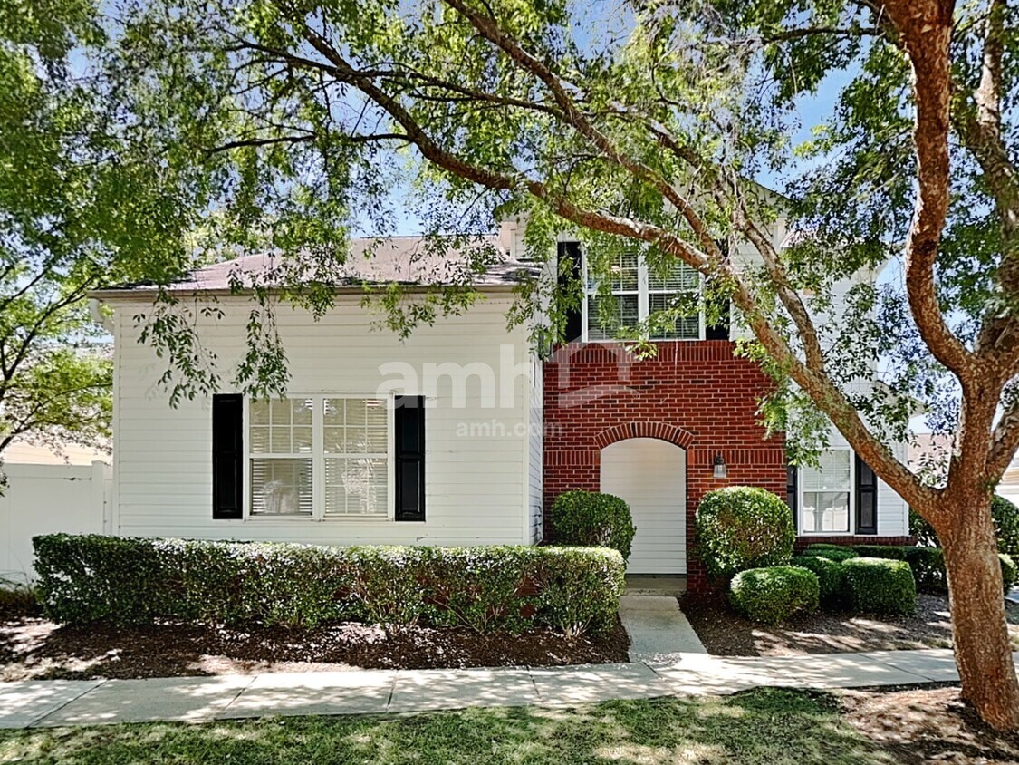 Foto principal - 9428 Meadowmont View Dr