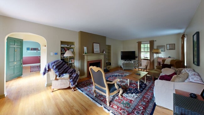 Building Photo - 45 Common St