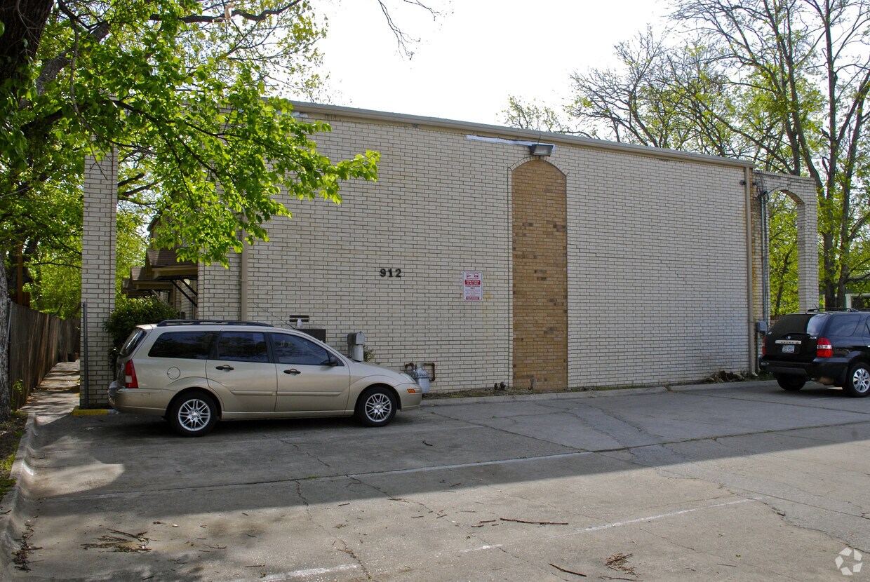 Primary Photo - Markshire Apartments