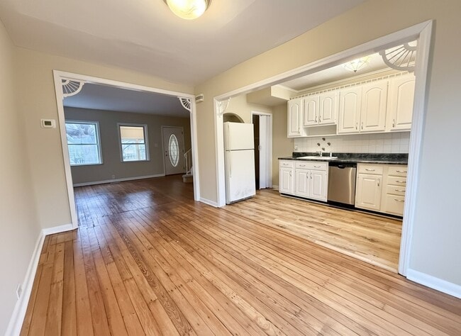 Photo - 722 Mollbore Terrace House