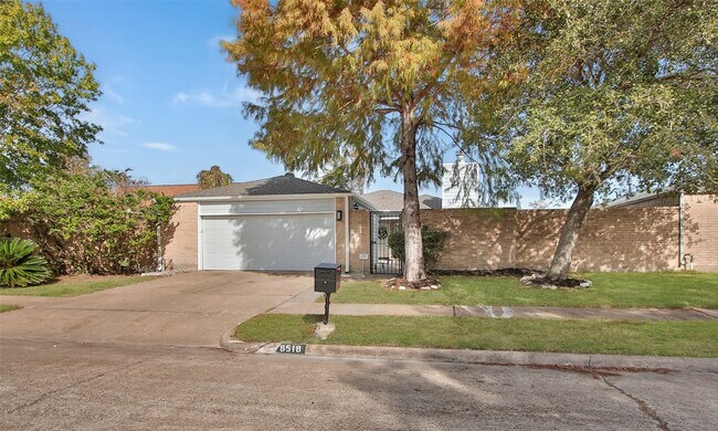 Foto del edificio - 8518 Furlong Ln