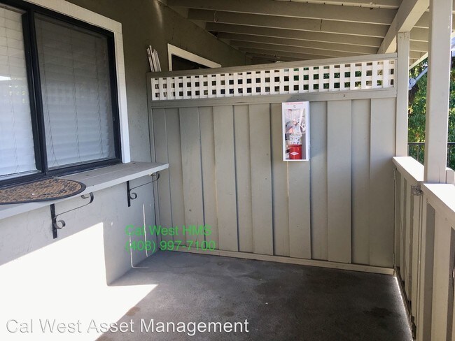 Building Photo - 2 br, 1 bath House - 1231 Juniper Drive #E