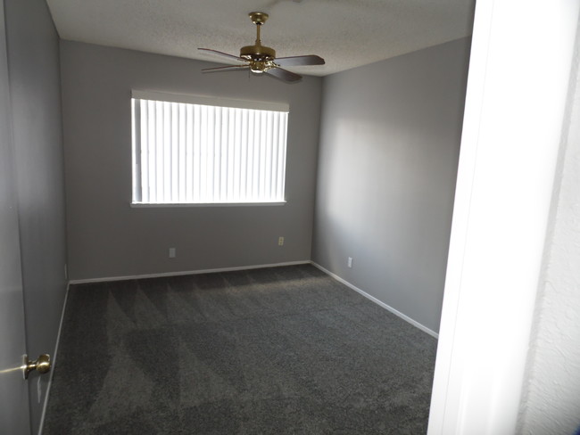 Foto del edificio - 1757 E Rochelle Ave