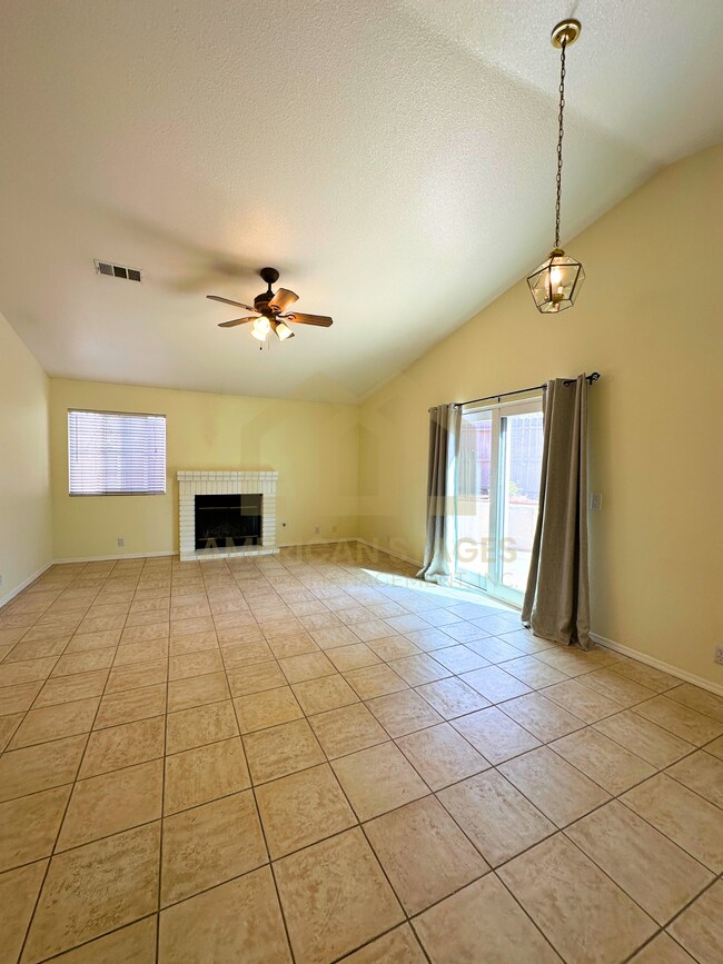 Building Photo - 4226 Woodmere Rd