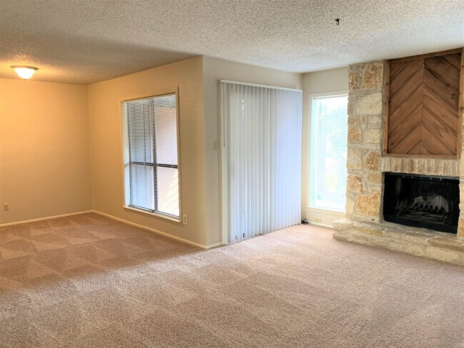 Foto del edificio - FIRST-FLOOR 2-BEDROOM AT WOODMONT TOWNHOMES