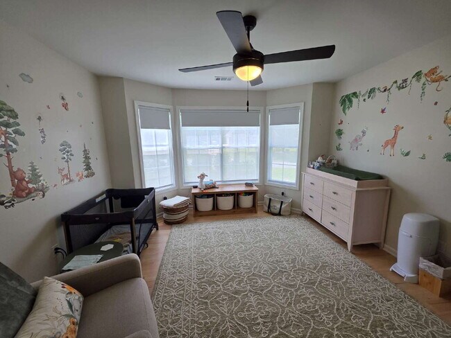 Building Photo - Stylish modern 2 story on a spacious 1 acre lot in Sharpsburg - avail Sept 1st.
